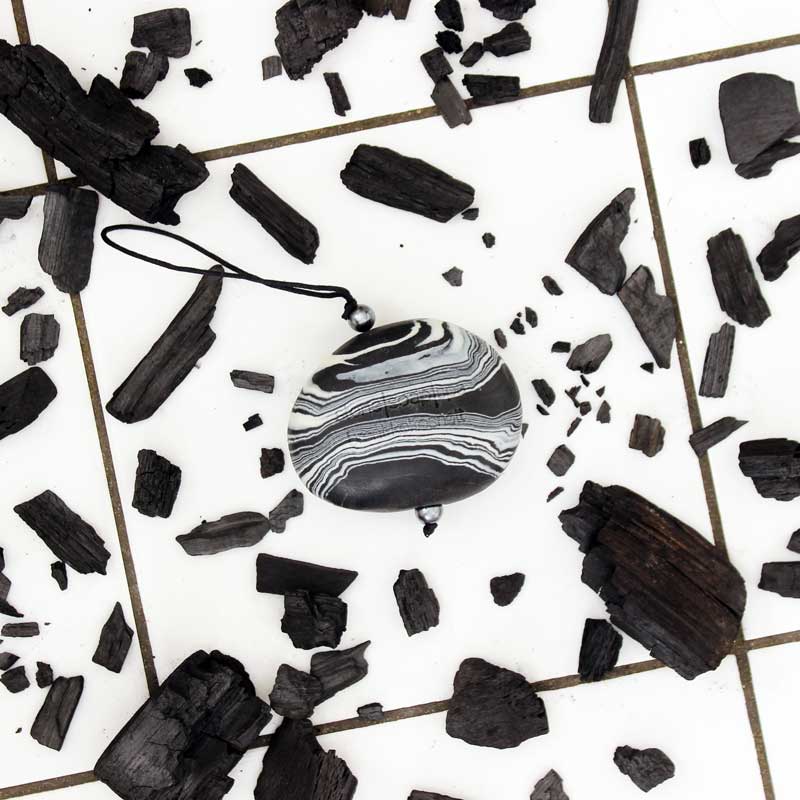 Naturtvål på snöre - Bränd Kokosnöt melerad - mot oren hud och acne - Hairsale.se